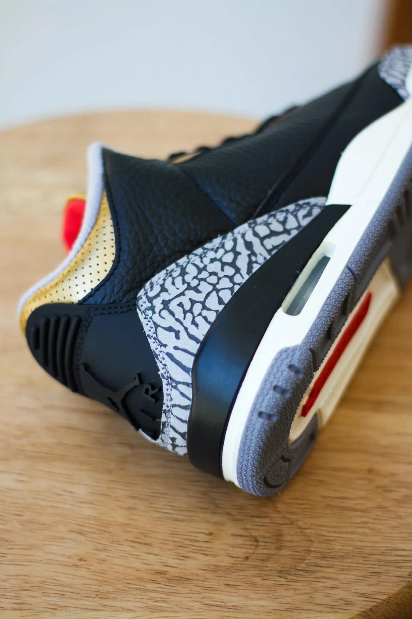 W AIR JORDAN 3 RETRO "BLACK CEMENT"