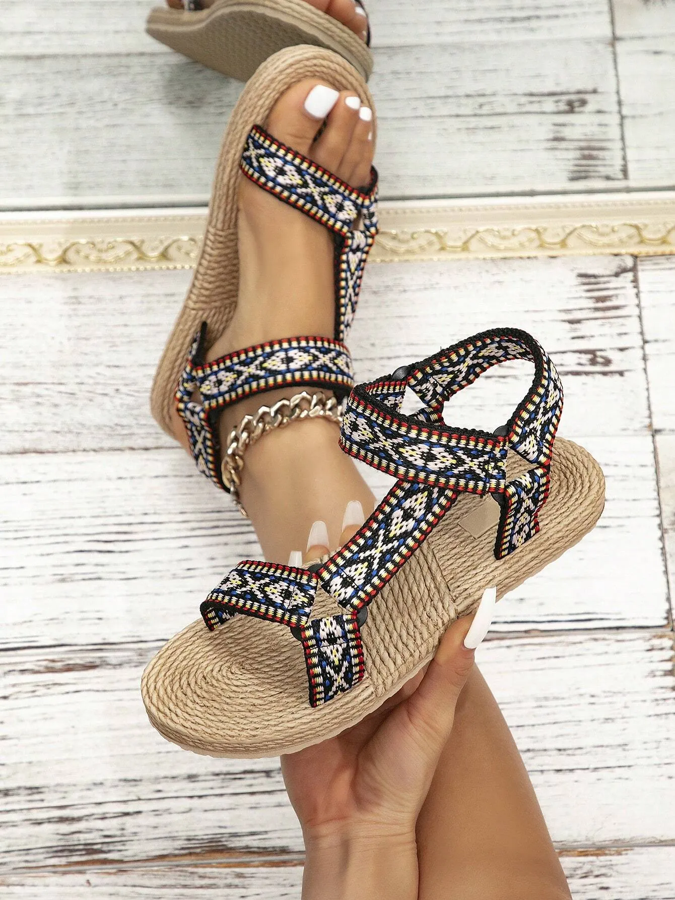 Women's Summer Fashion Khaki-colored Straw-weaving Style Flat Sandals/casual Beach Slippers Imitation Outsole